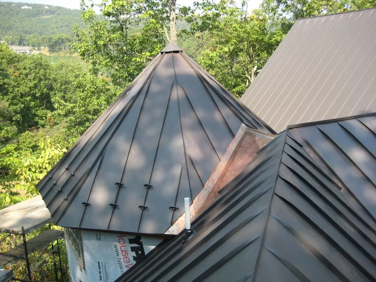 Professional Roof Tarp Installation by Craftsman Roofing in Countrywood